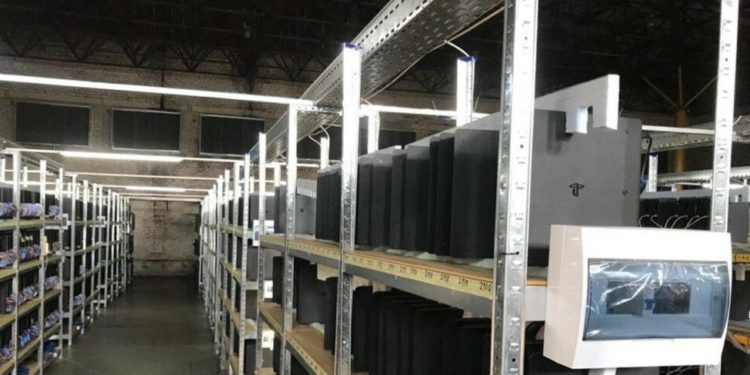 Penambang uang kripto ilegal di Ukraina telah ditangkap, mining menggunakan ribuan PS4.