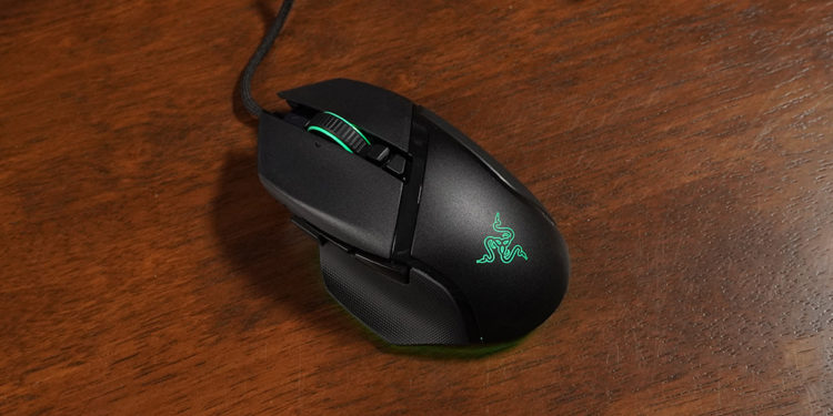 Razer Basilisk kembali hadir dengan desain yang elegan serti fitur yang menarik untuk para gamer PC.
