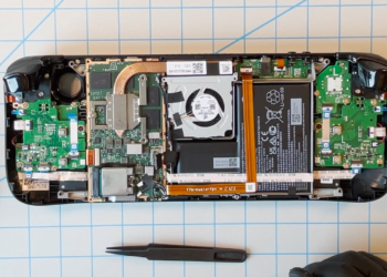 Salah satu hal yang paling Valve tekankan adalah jangan coba-coba untuk membongkar PC handheld Steam Deck secara mandiri.