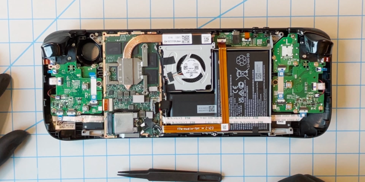 Salah satu hal yang paling Valve tekankan adalah jangan coba-coba untuk membongkar PC handheld Steam Deck secara mandiri.
