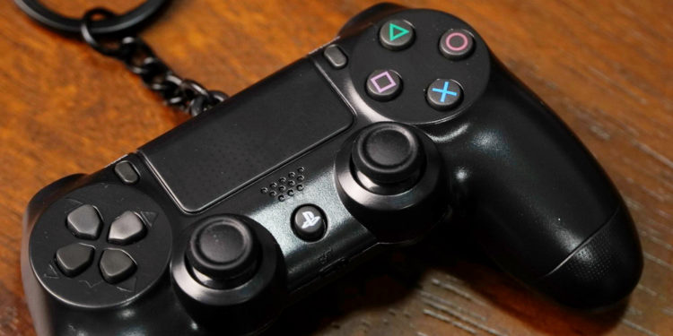 Berikut adalah unboxing santai kami untuk gantungan kunci kontroler PS4 unik dari EasyCard Corporation