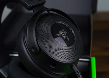 Kebetulan saya sudah mencicipinyda dan pada artikel ini kami akan review headset gaming Razer Kraken V3 Hypersense. Mari simak!
