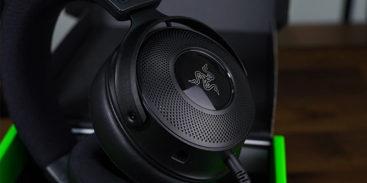 Kebetulan saya sudah mencicipinyda dan pada artikel ini kami akan review headset gaming Razer Kraken V3 Hypersense. Mari simak!