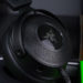 Kebetulan saya sudah mencicipinyda dan pada artikel ini kami akan review headset gaming Razer Kraken V3 Hypersense. Mari simak!