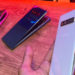 YouTuber Mrwhosetheboss menggali lebih dalam soal permasalahan baterai kembung yang masih rawan dari smartphone Samsung