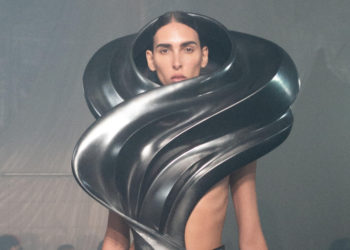 Blizzard dengan desainer asal Denmark Jannik Wikkelsø Davidsen berkolaborasi hadirkan kostum. bertama Diablo IV di Milan Fashion Week