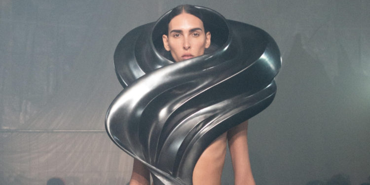 Blizzard dengan desainer asal Denmark Jannik Wikkelsø Davidsen berkolaborasi hadirkan kostum. bertama Diablo IV di Milan Fashion Week