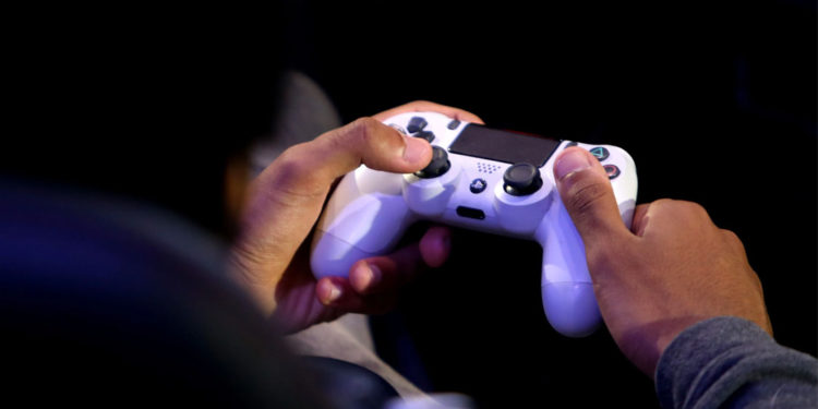Seorang karyawan salah satu perusahaan Coway Malaysia dipecat karena main PS4 saat bekerja dan ajukan banding dipengadilan.