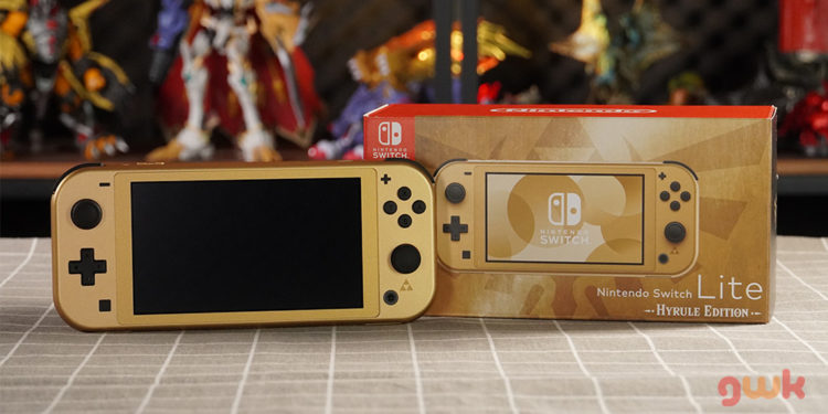 Edisi konsol baru tiba untuk Nintendo Switch Lite dan kami unboxing. Kali ini, kita akan melihat Nintendo Switch Lite Hyrule Edition.