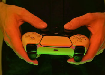 Shawn Layden, mantan bos PlayStation Amerika, bilang kalau harga game seharusnya sudah naik di setiap generasi konsol baru.