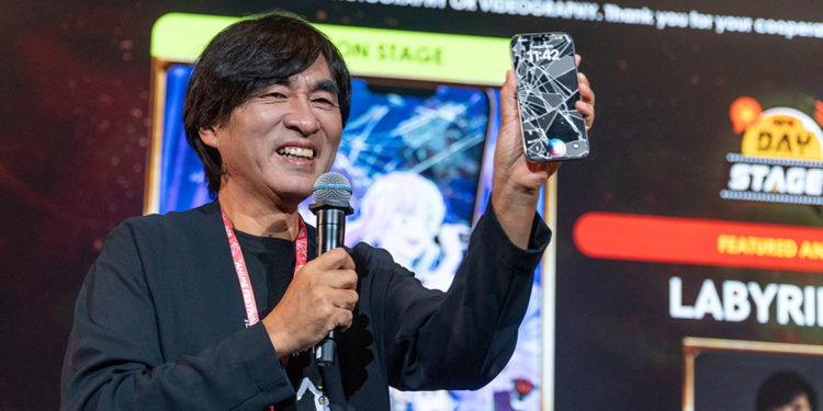 Di AFA Singapore 2025, Shoji Kawamori datang dengan energi yang santai tapi tetap penuh insight seperti biasa untuk membawa informasi menarik.