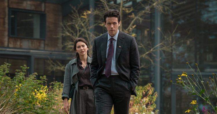 Salah satu daya tarik terbesar Silo Season 3 adalah hadirnya kisah baru yang berpusat pada Helen dan Daniel.