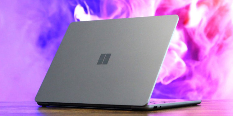 Selama ini Microsoft menyebut Windows 11 bisa berjalan dengan spesifikasi minimum RAM 4 GB. Tapi RAM 8 GB saja sudah lemot.